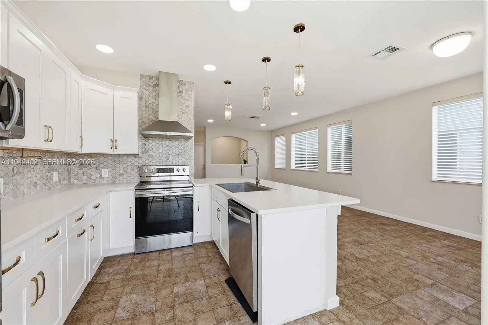 Photo of Listing #A11942452