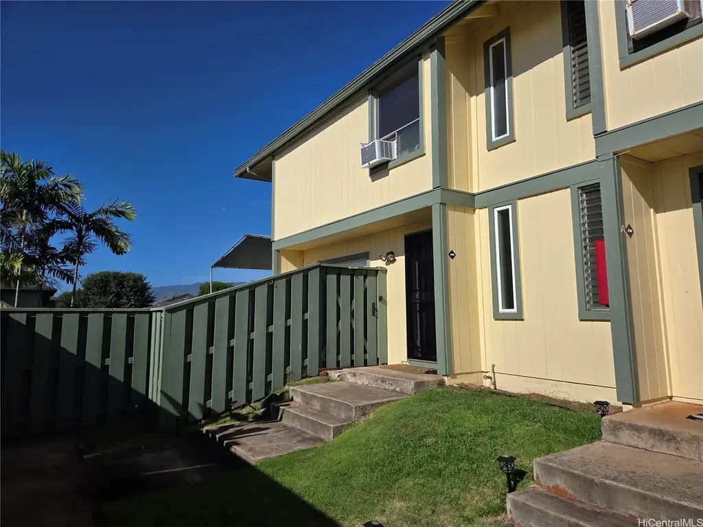 94-1191 Meleinoa Place # 23b, Waipahu