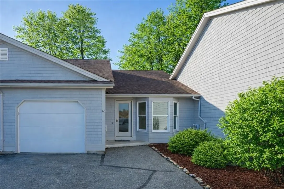 83 Valley Ln, Portsmouth