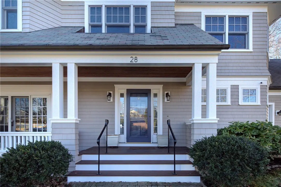 28 Pond Ave, Newport