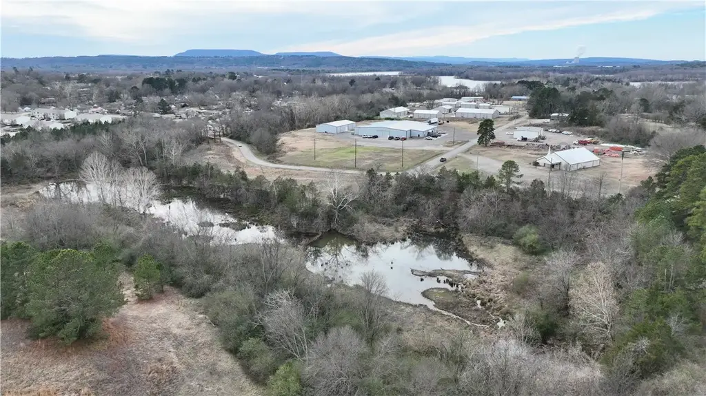 415 Darby Lane, Russellville