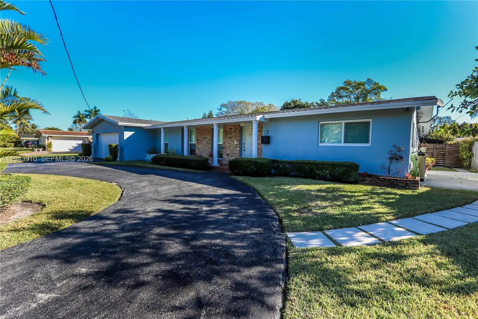 Photo of Listing #A11943910