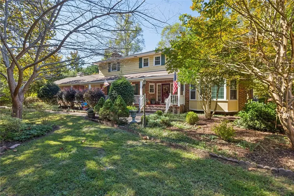 105 Sherwood Drive, Williamsburg