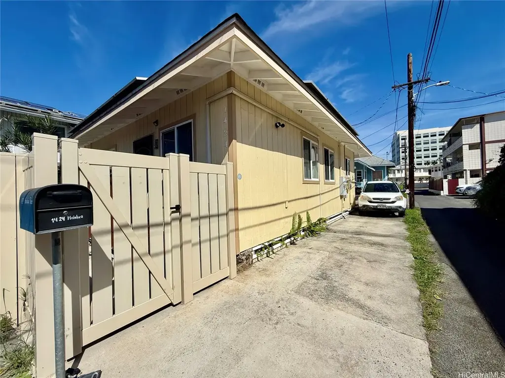1424 Holelua Place, Honolulu