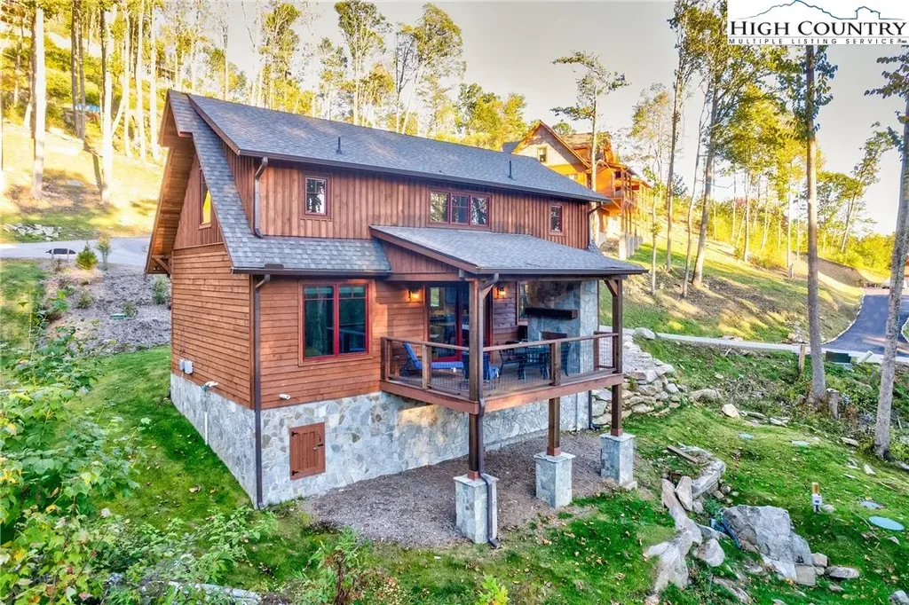 22 Tioga Drive, Banner Elk