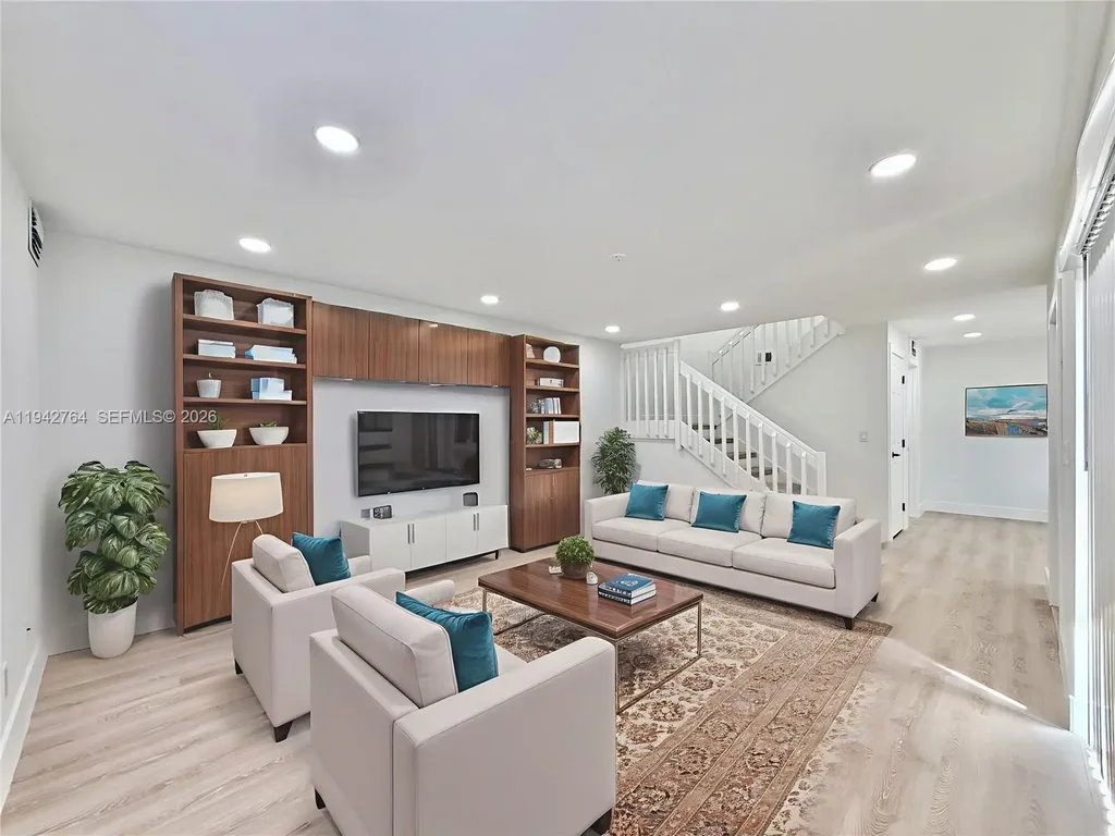 8453 N Coral Cir, North Lauderdale