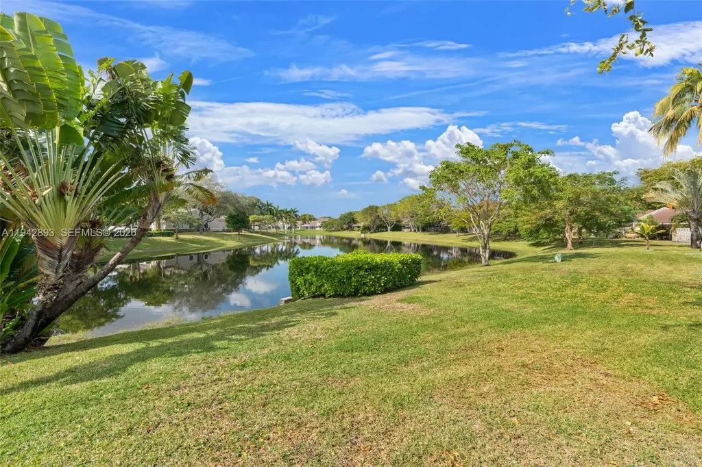 5149 E Lakes Dr, Deerfield Beach