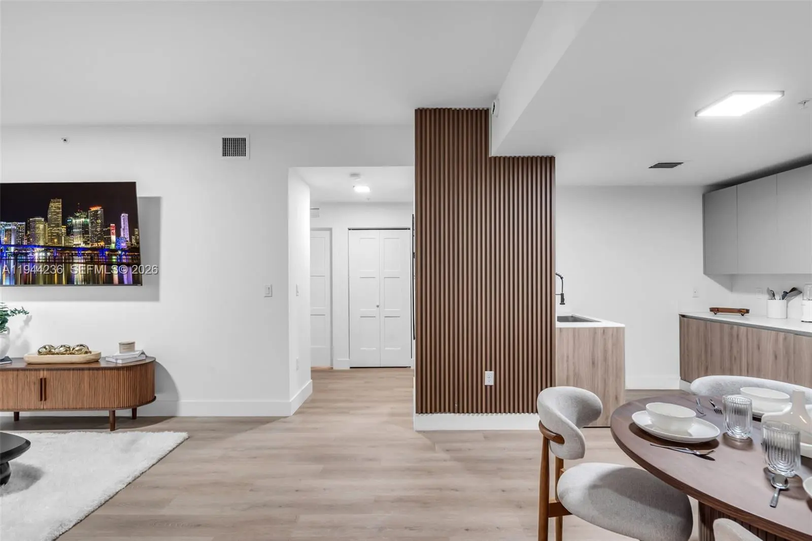 Photo of Listing #A11944236