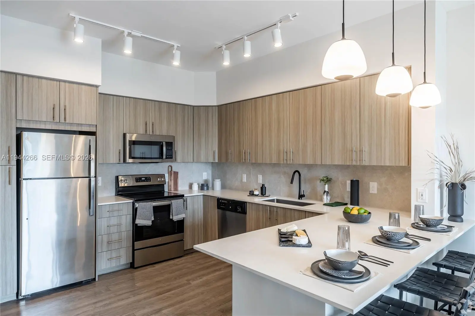 Photo of Listing #A11944266