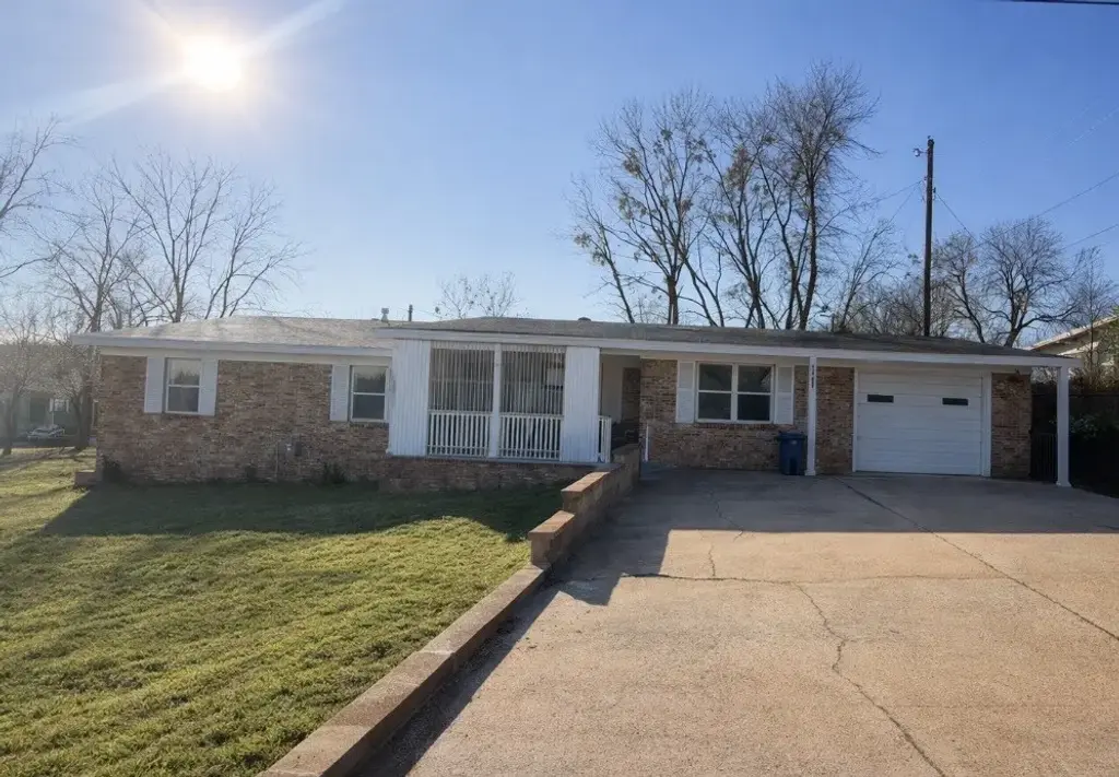 1205 N 18th Street, Ozark