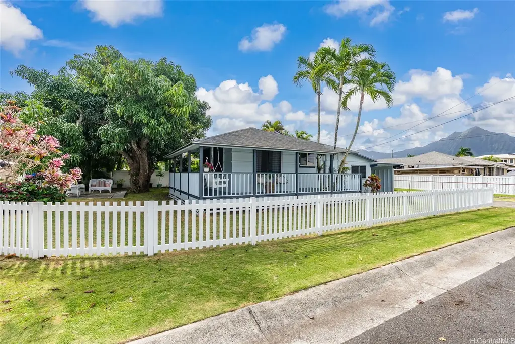 557 Kipuka Place, Kailua
