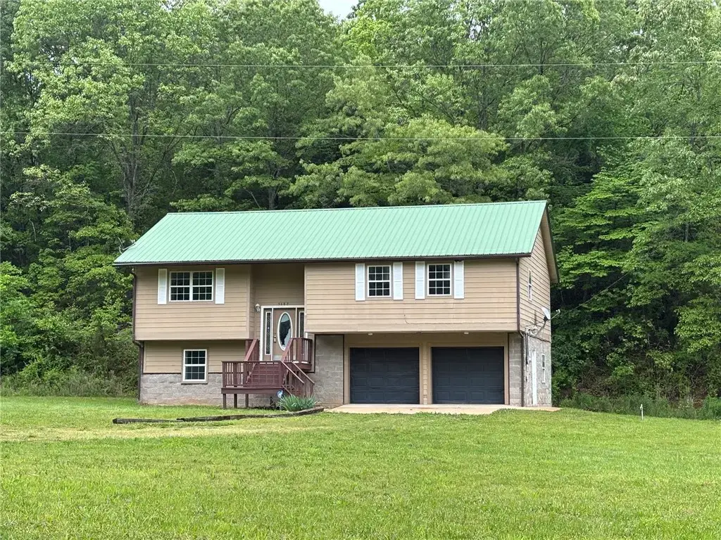 5682 Wade Road, Harrison