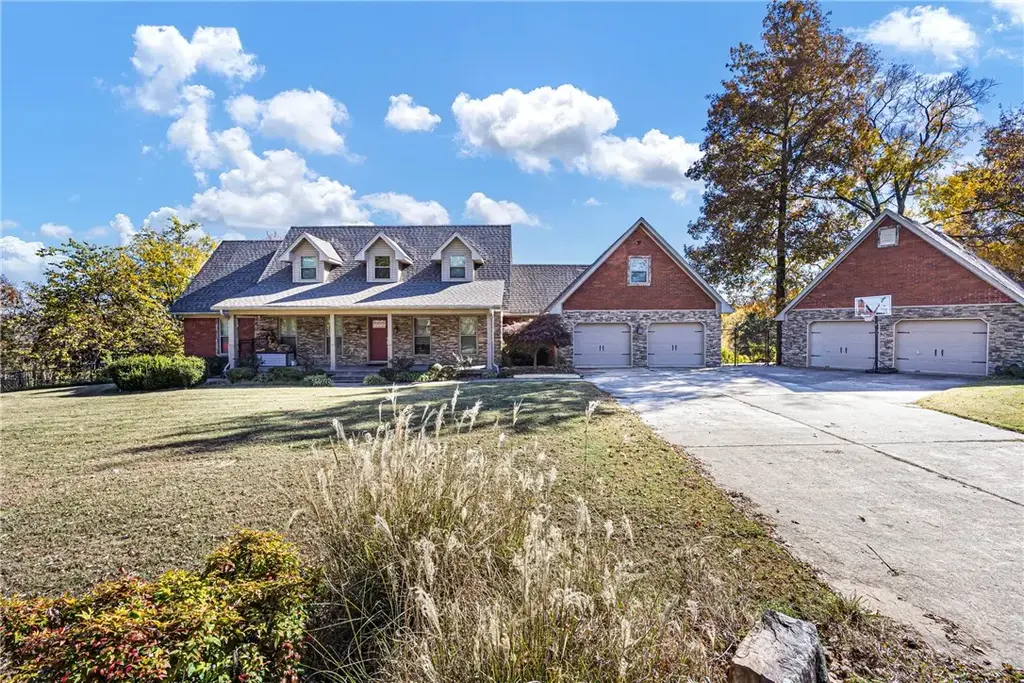 77 Sumac Cove, Russellville