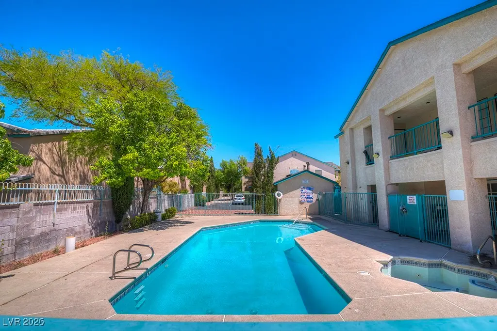 Photo of Listing #2747399