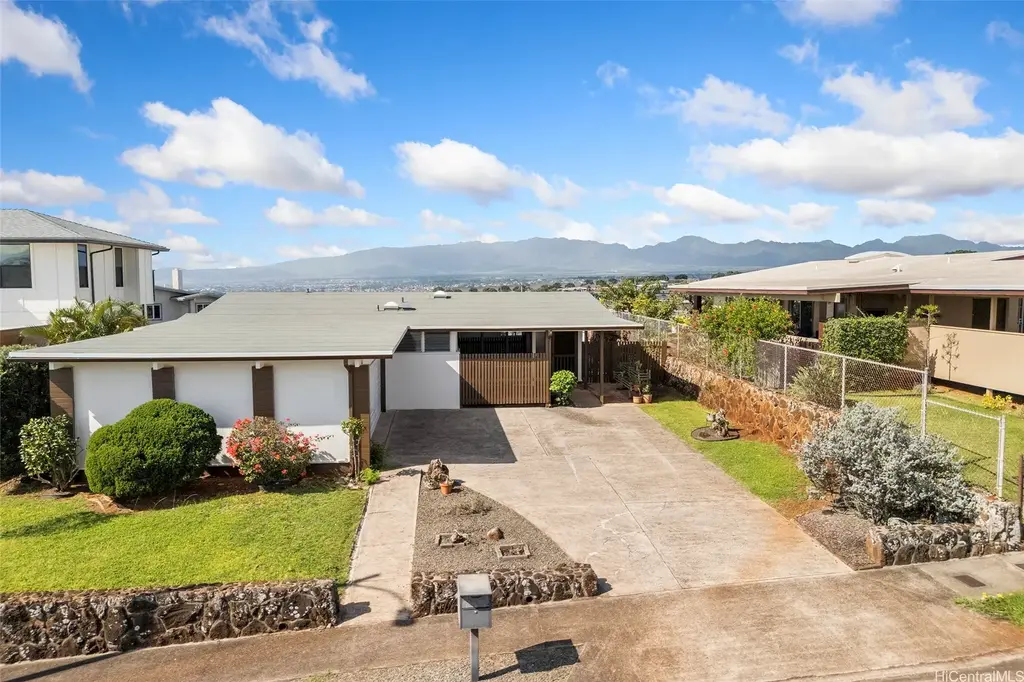 1820 Hookoe Street, Pearl City