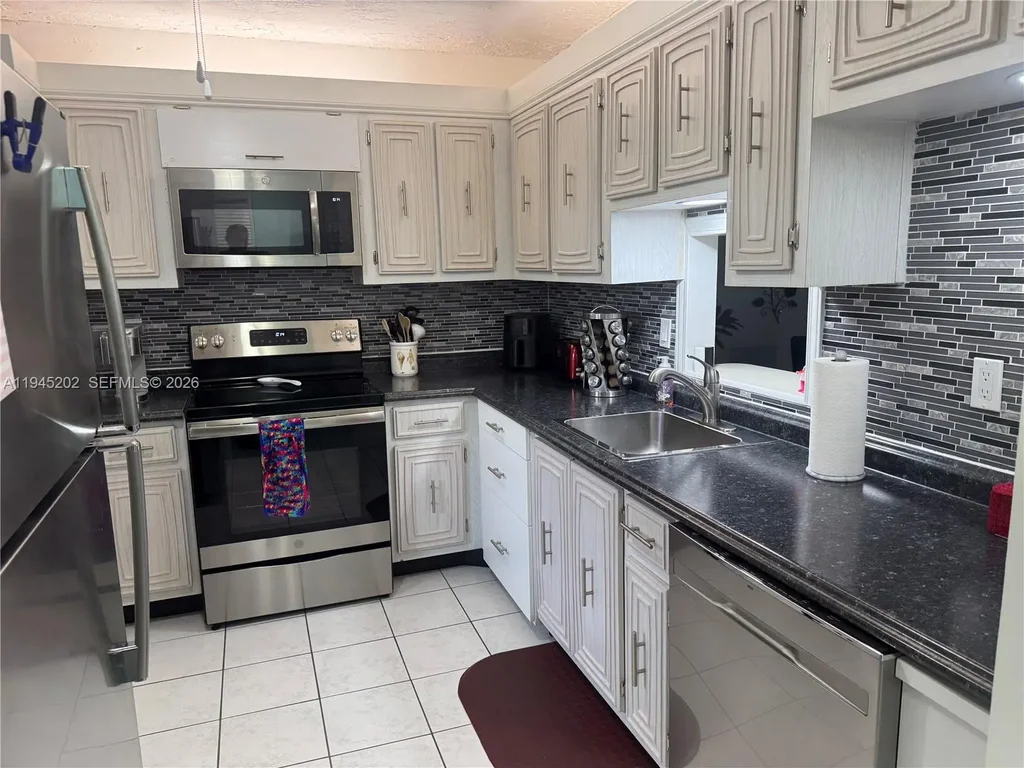 2861 Somerset Dr 409, Lauderdale Lakes