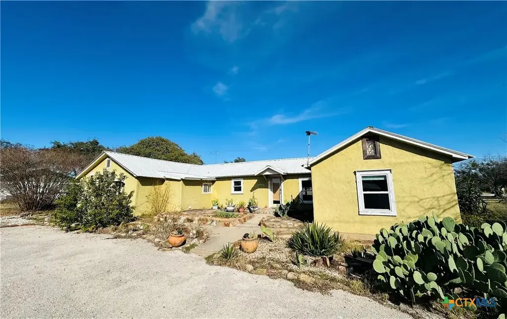 505 S 4th Street, Lometa