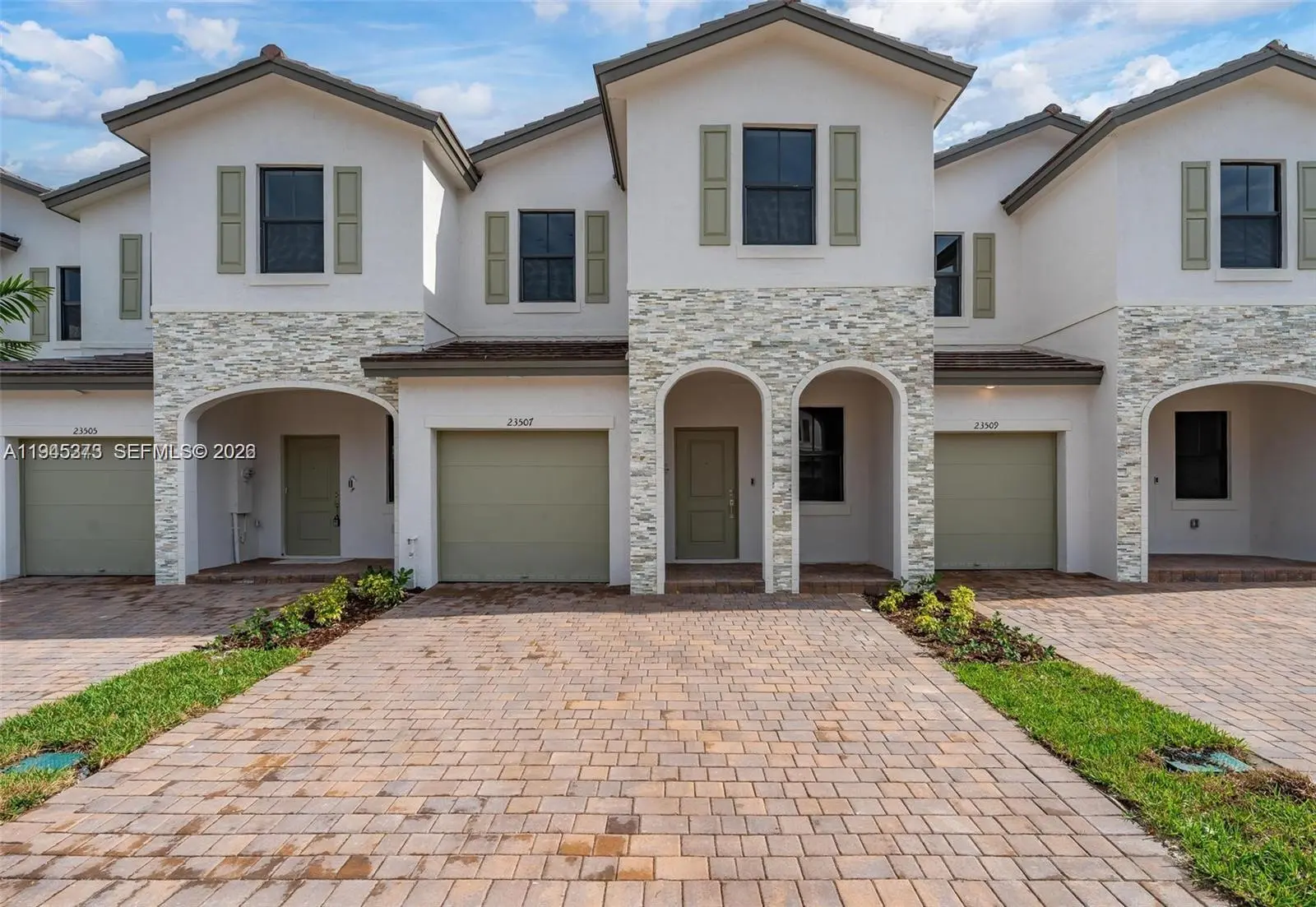 Photo of Listing #A11945373