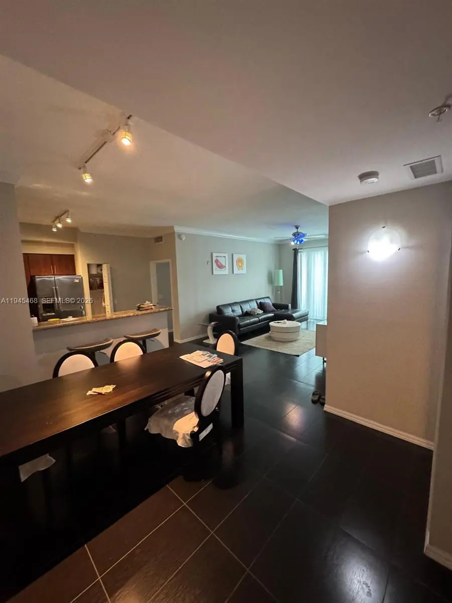 Photo of Listing #A11945468