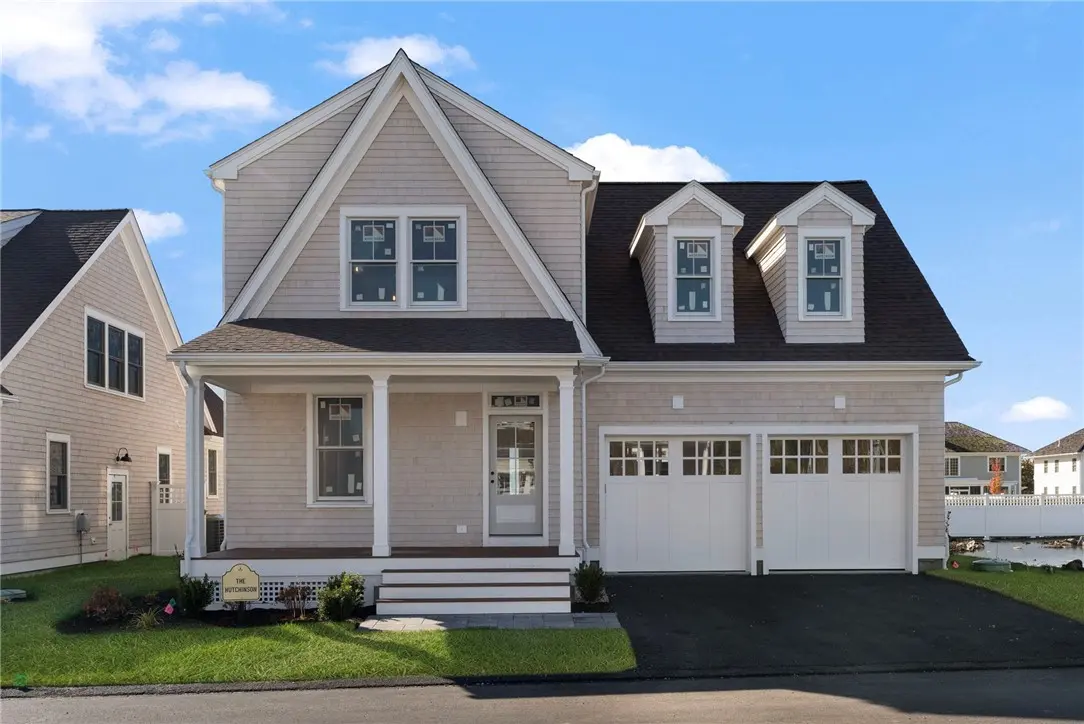 12 Lookout Ln, Portsmouth