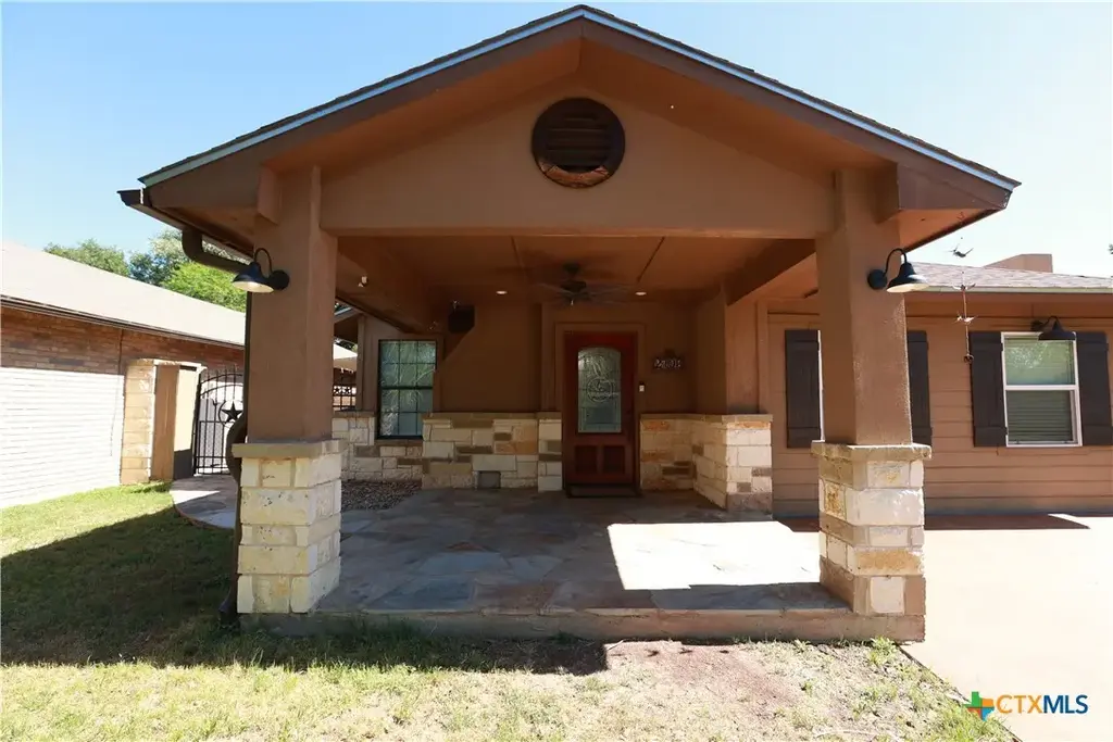 2706 Bowie Trail, Temple