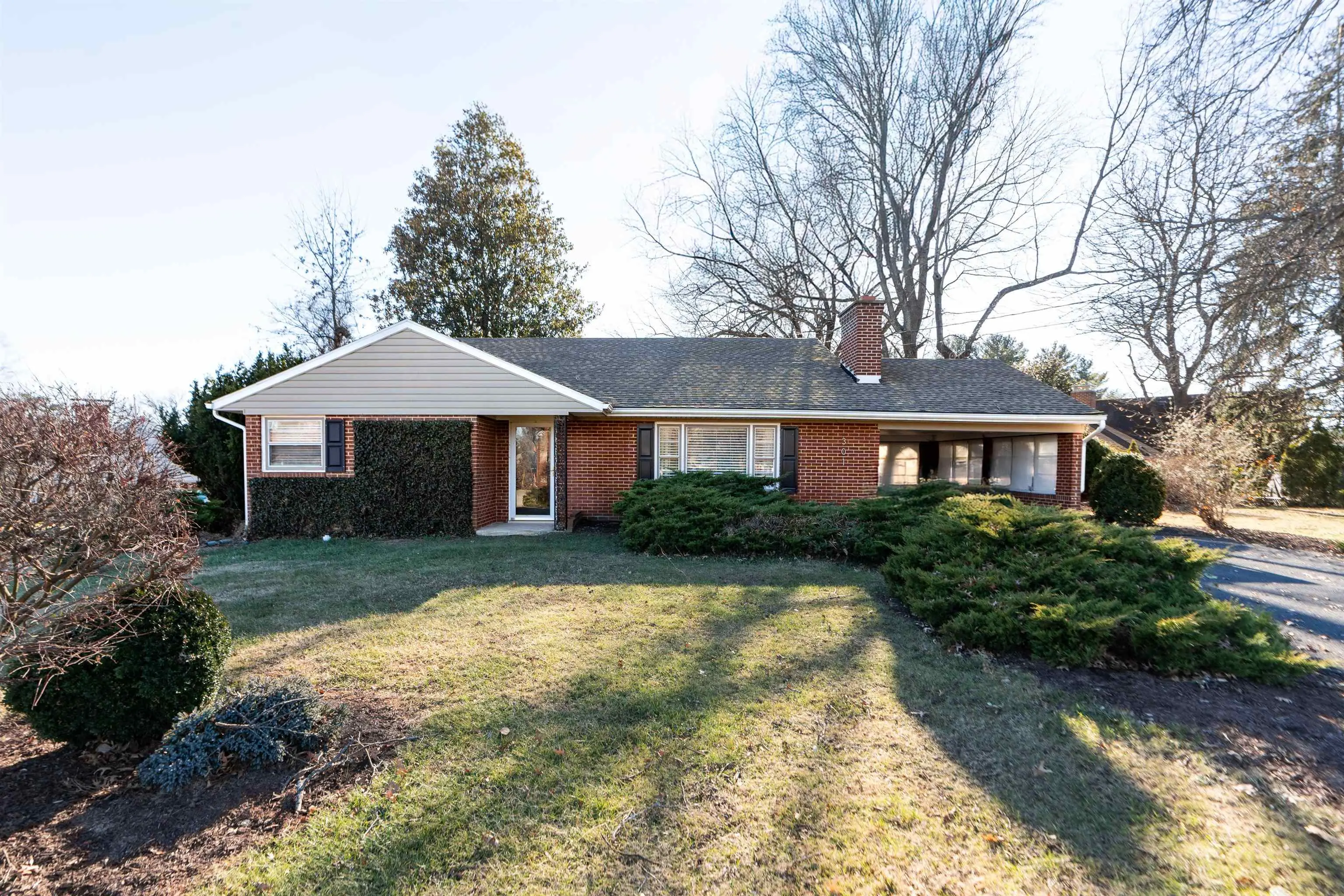 301 Valley View Dr, Staunton