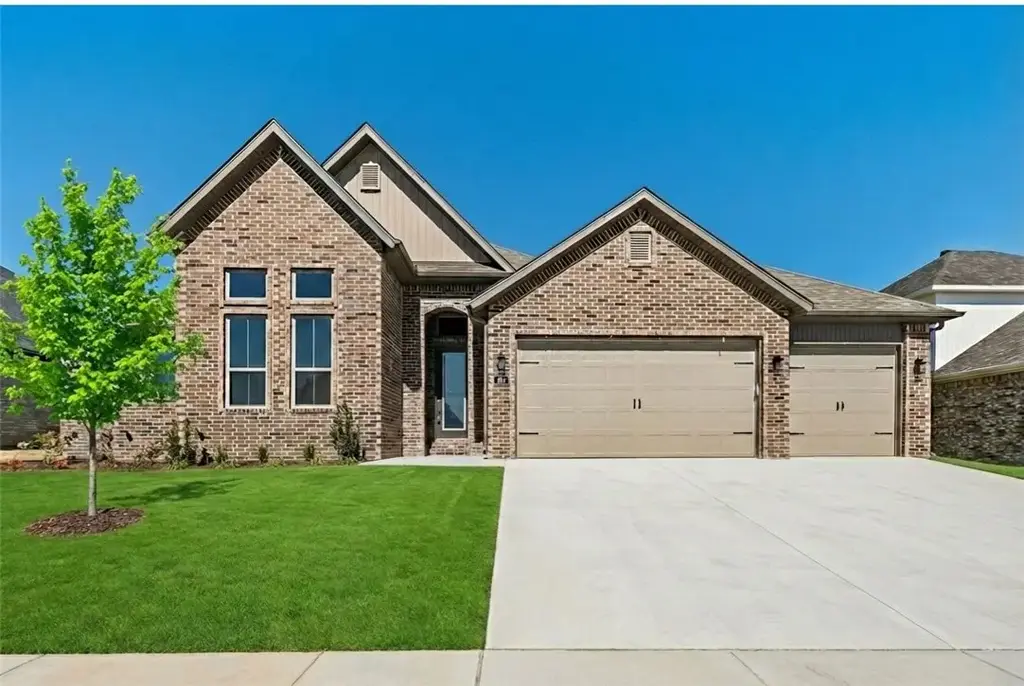 1341 Greyback Lane, Centerton
