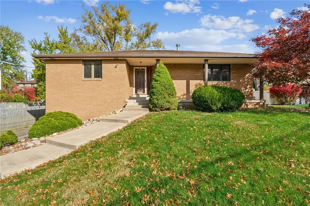 12219 Roth Drive, North Huntingdon