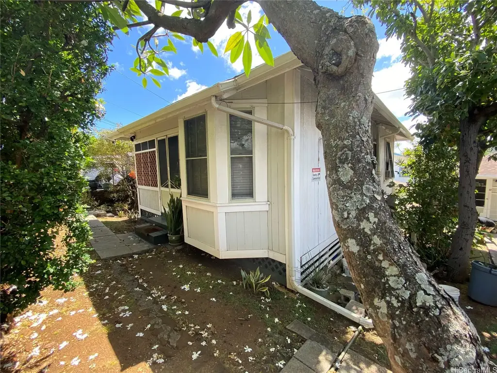 1630 Lusitana Street, Honolulu