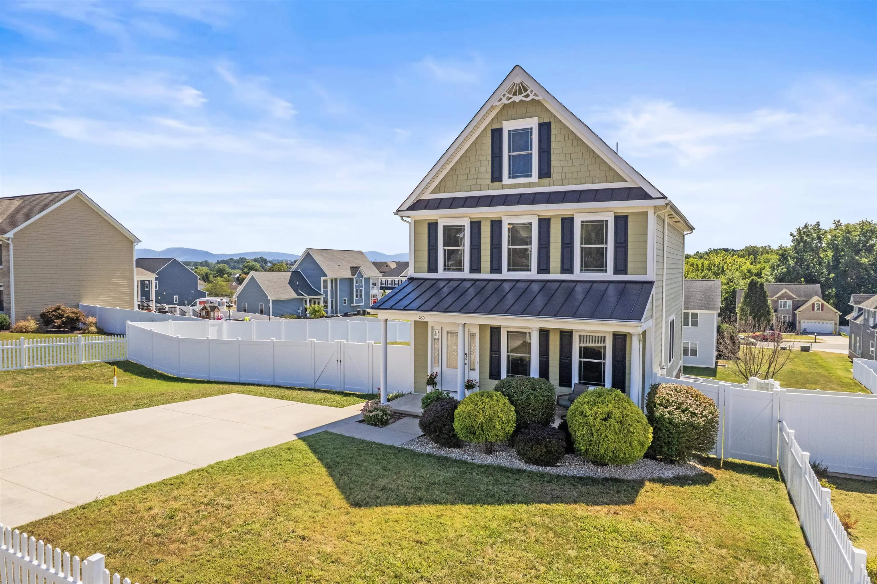 260 Windsor Dr, Fishersville