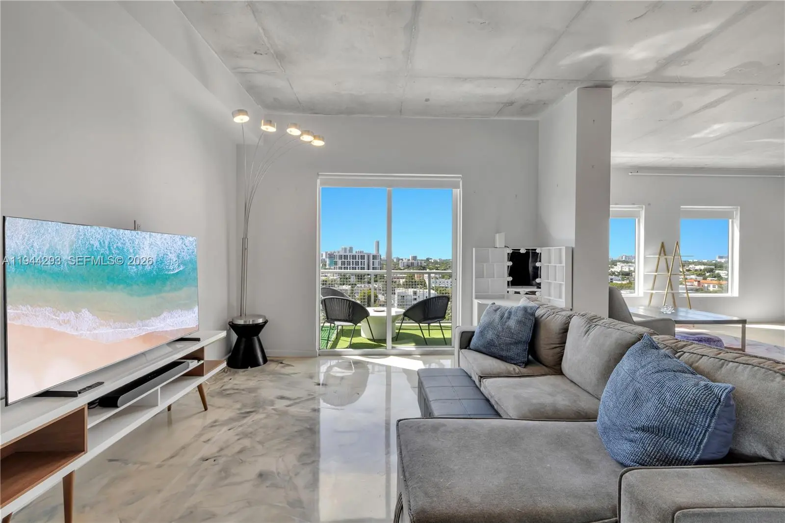 Photo of Listing #A11944293