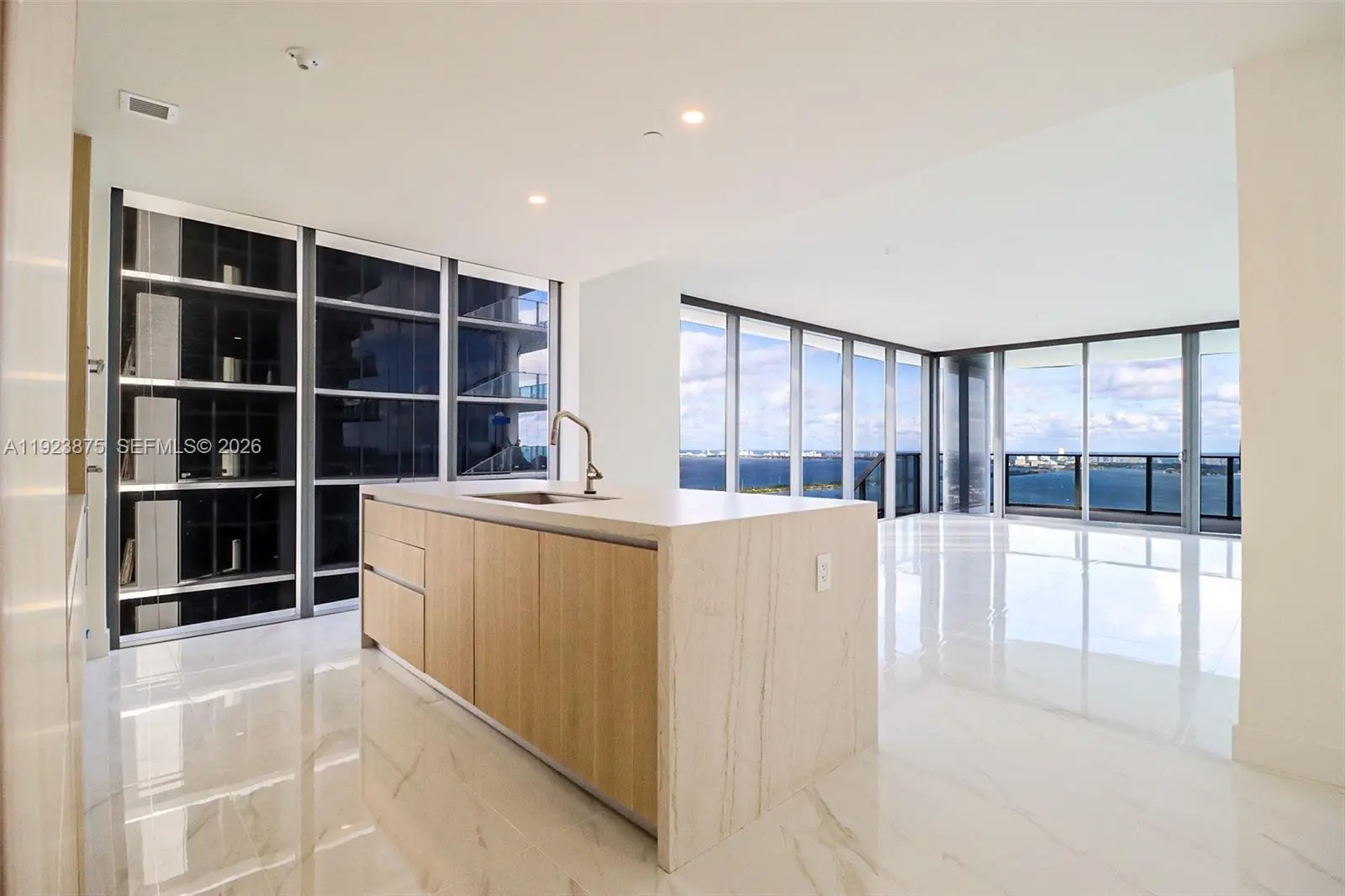 Photo of Listing #A11923875