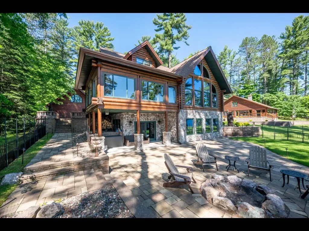 4530 Camp Amour Tr, Eagle River