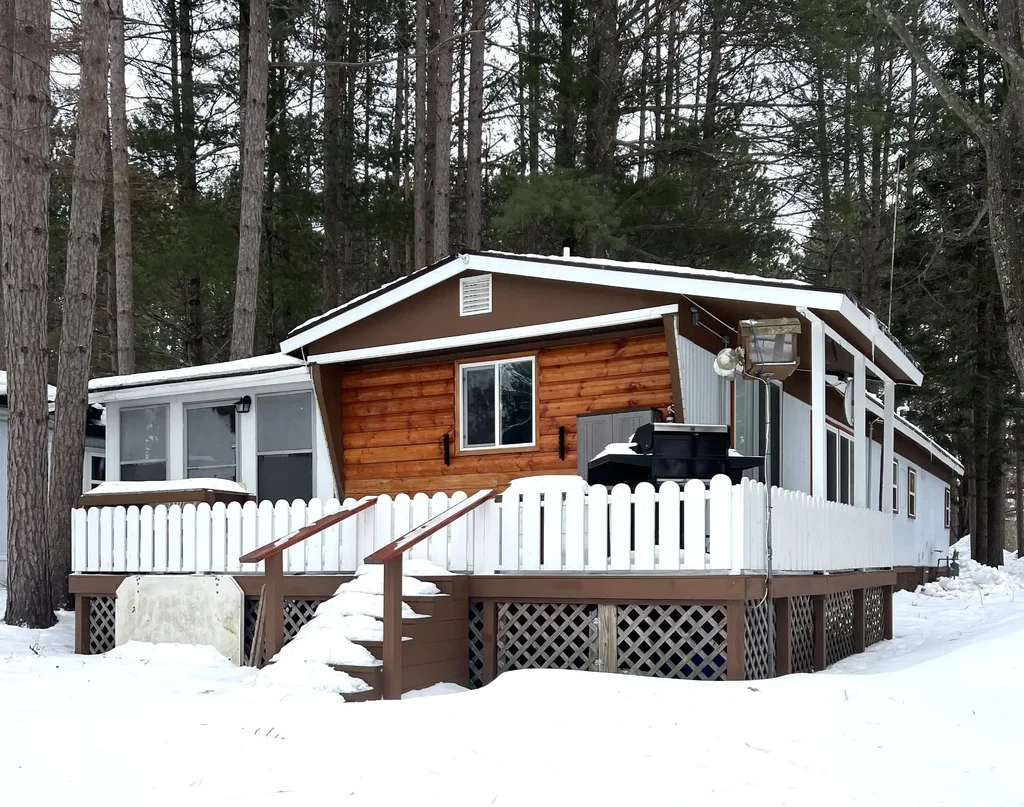 8577 Hower Rd, Minocqua