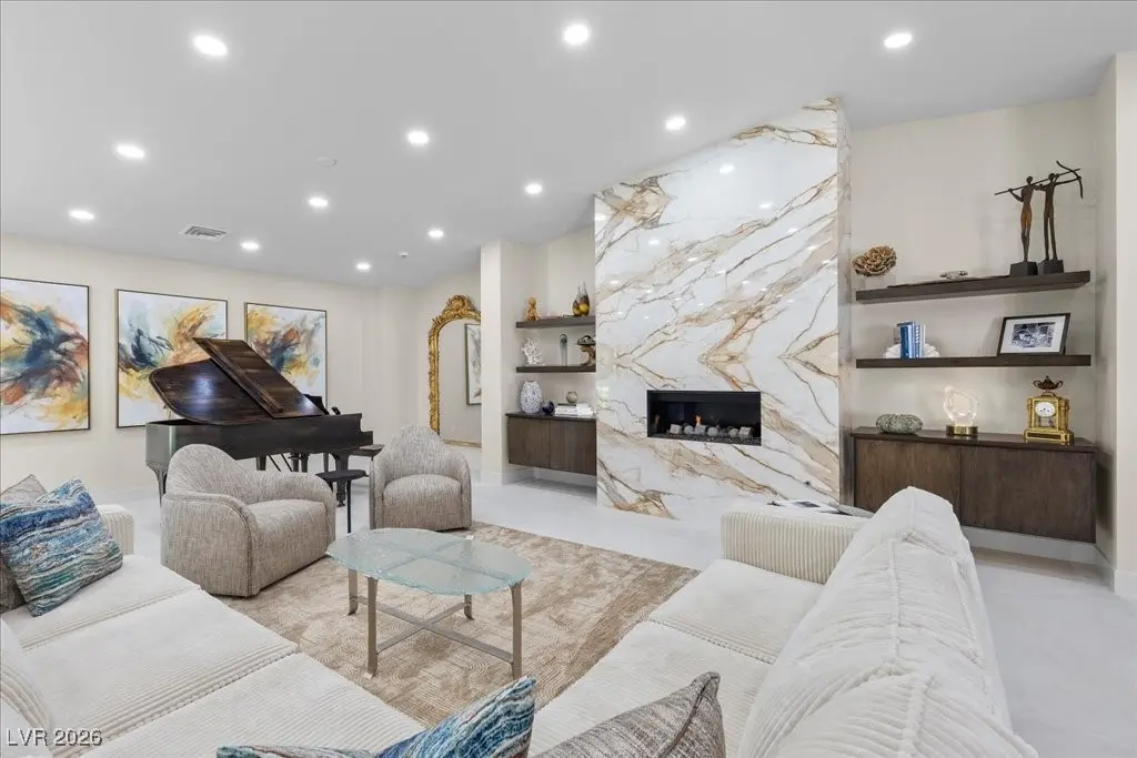 Photo of Listing #2748350