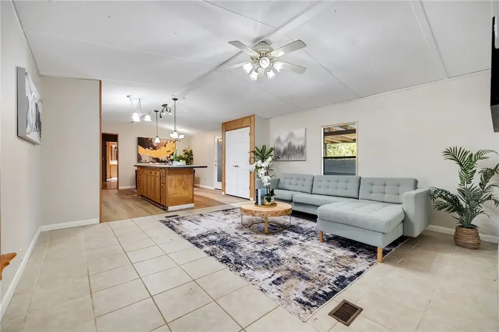529 Shorty Hill Road, Springdale
