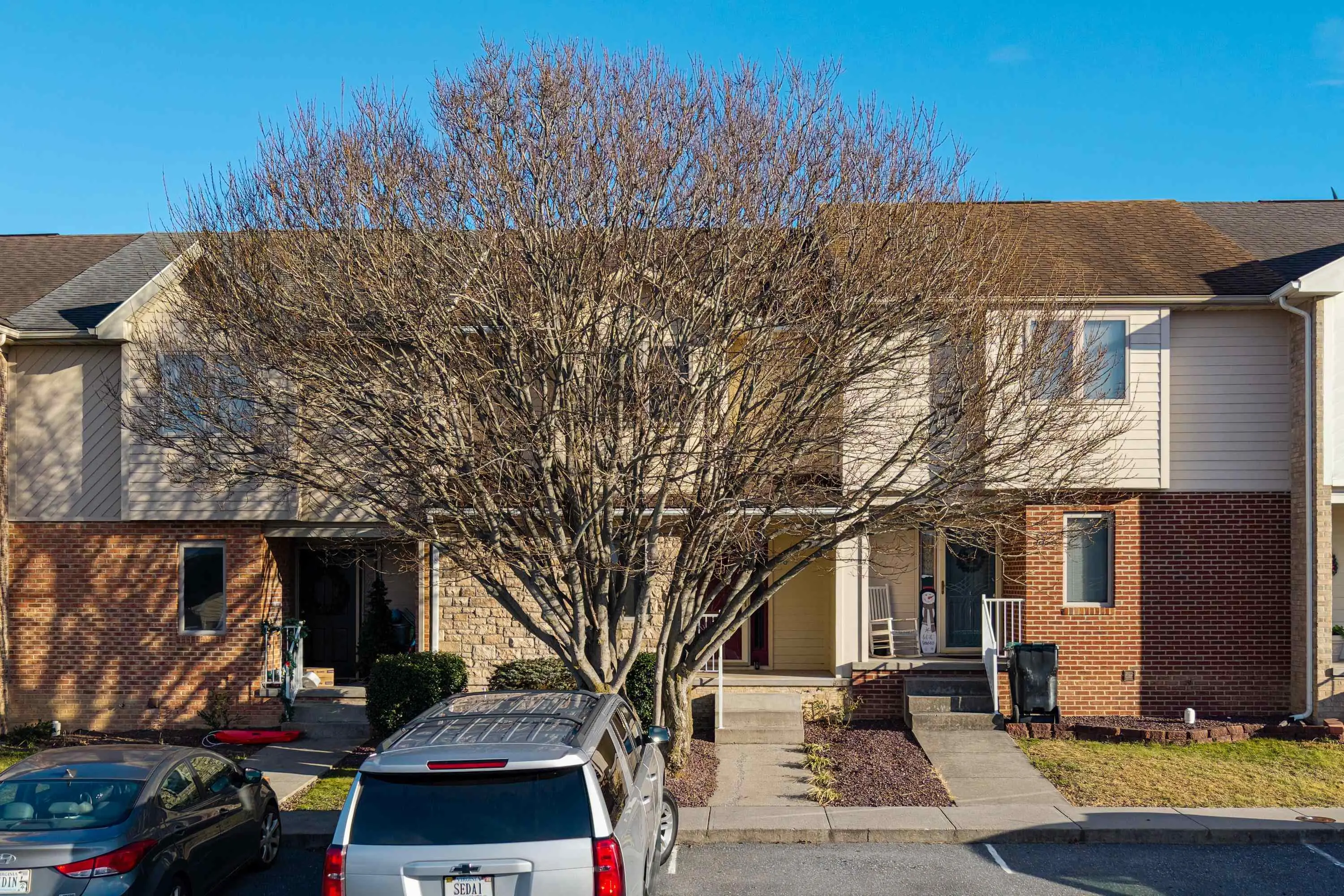 216 Walnut Dr, Broadway