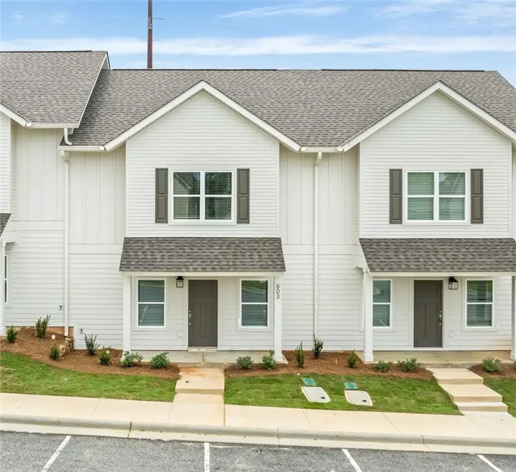3260 Academy Dr 603, Opelika