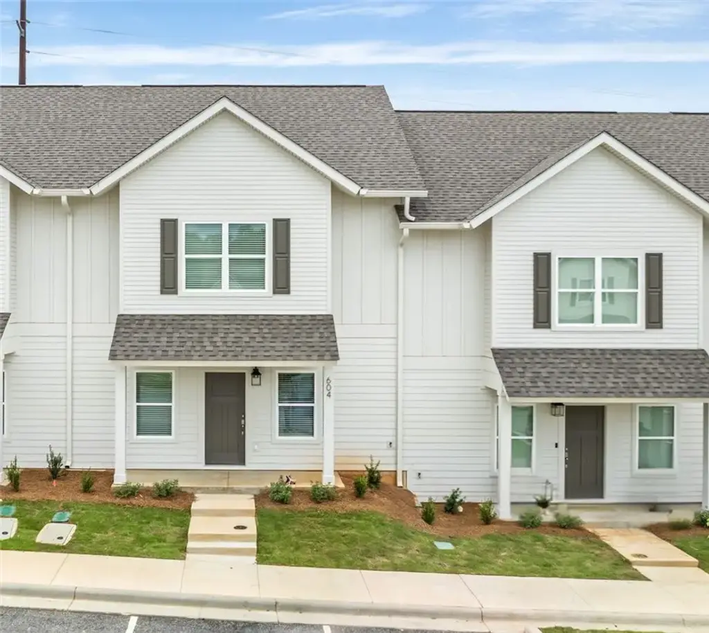 3260 Academy Dr 604, Opelika