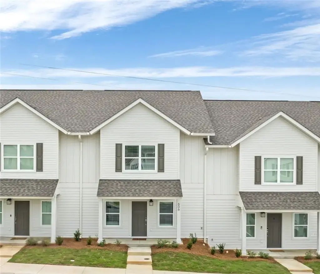 3260 Academy Dr 606, Opelika