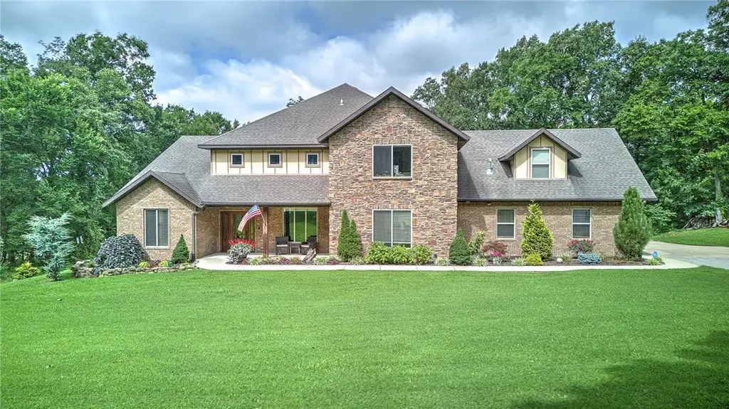 425 Ne Duke Hill Road, Bentonville