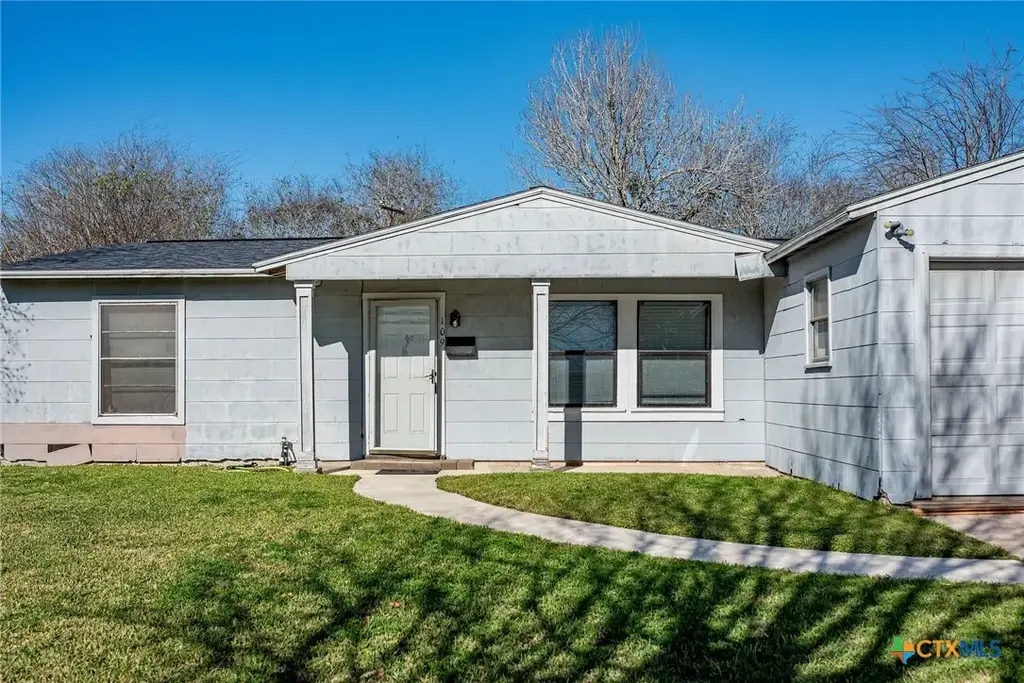 109 Massanet Street, Port Lavaca