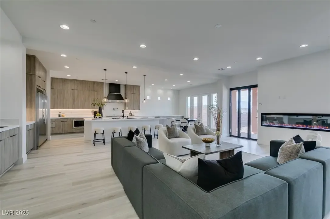 Photo of Listing #2748406