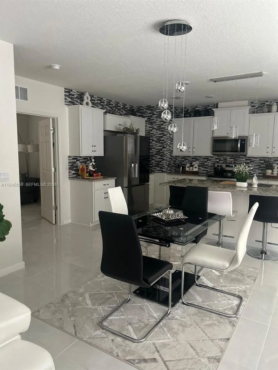 Photo of Listing #A11945859