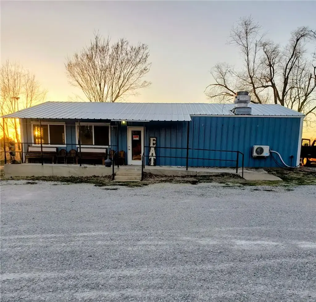 10554 Highway 21, Oak Grove