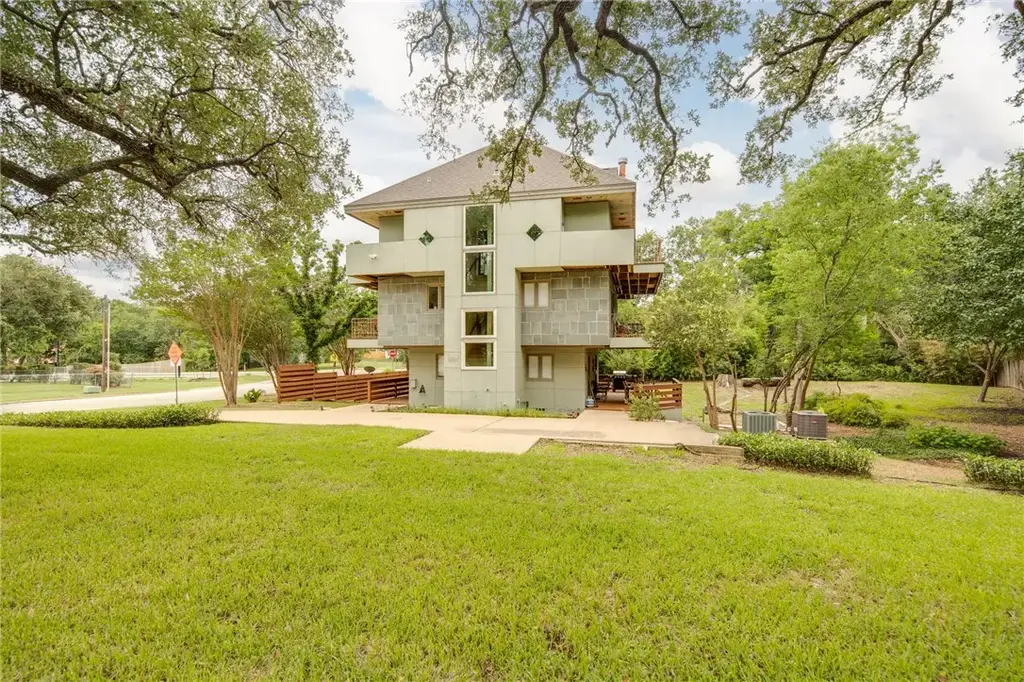 1015 E 24th Street, Bryan