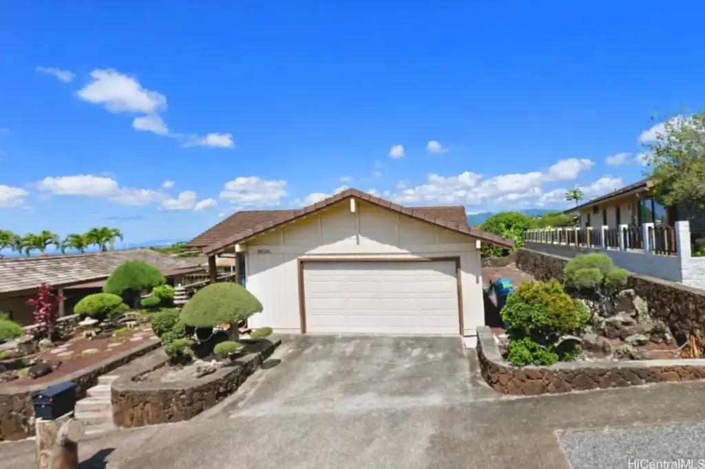 98-1686 Nahele Street, Aiea
