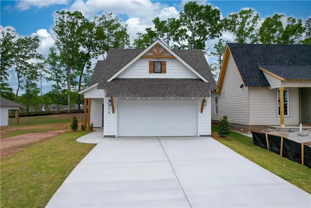 774 Hunters Way, Opelika