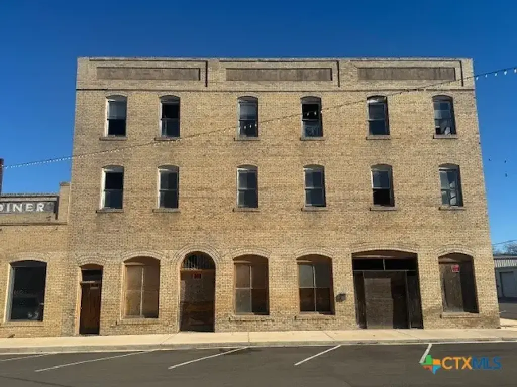 111 Ne 2nd Street, Smithville