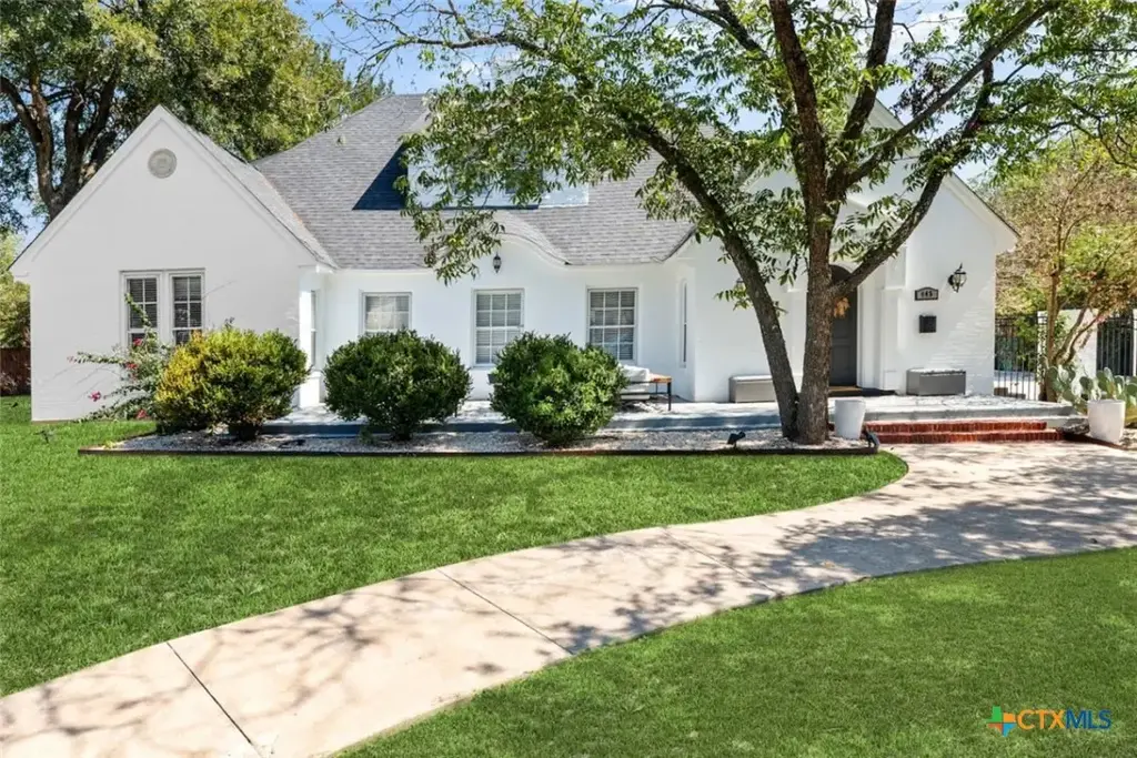 445 N Wall Street, Belton